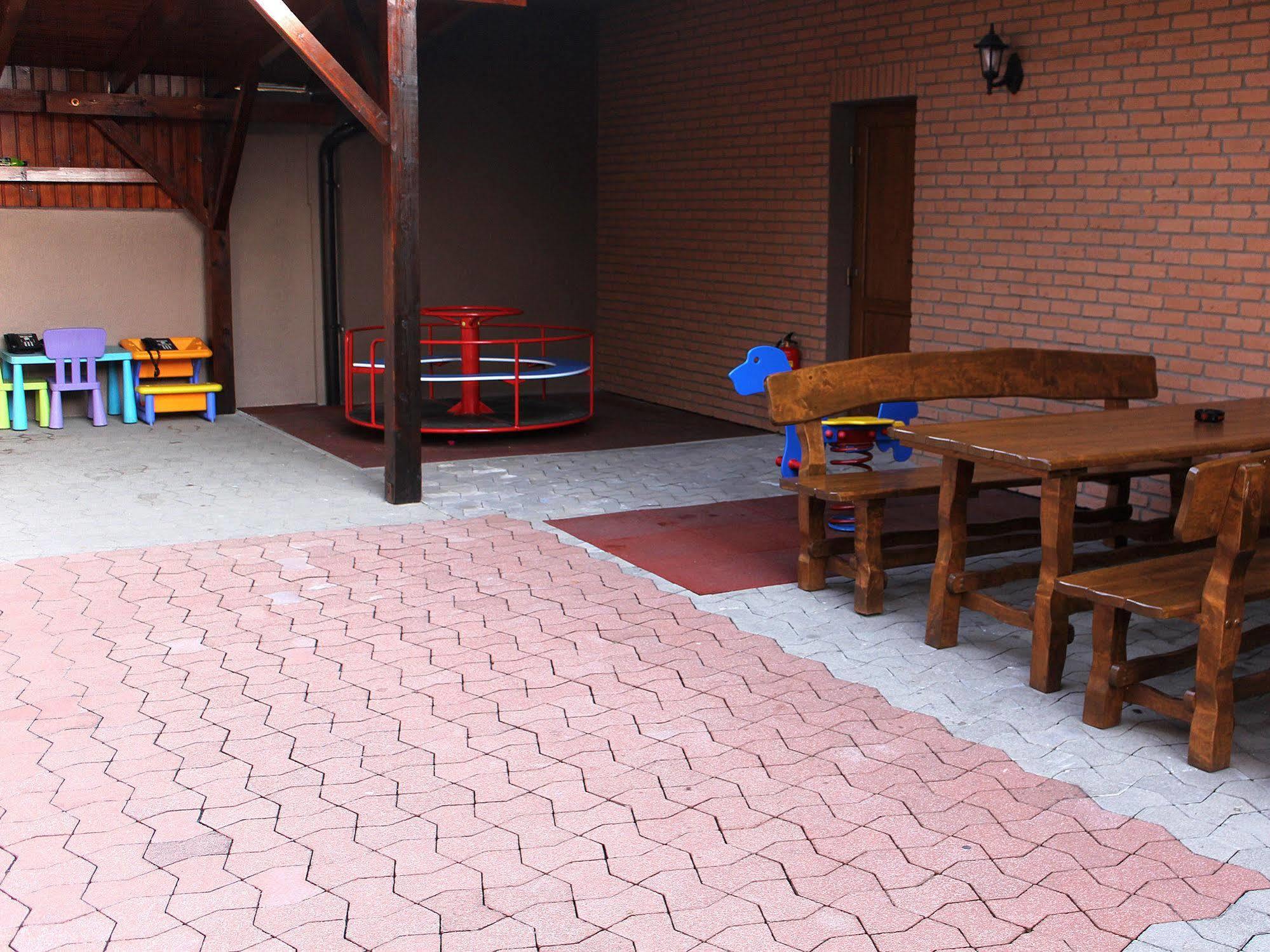 Penzion Pod Zamkom-Boleraz ภายนอก รูปภาพ